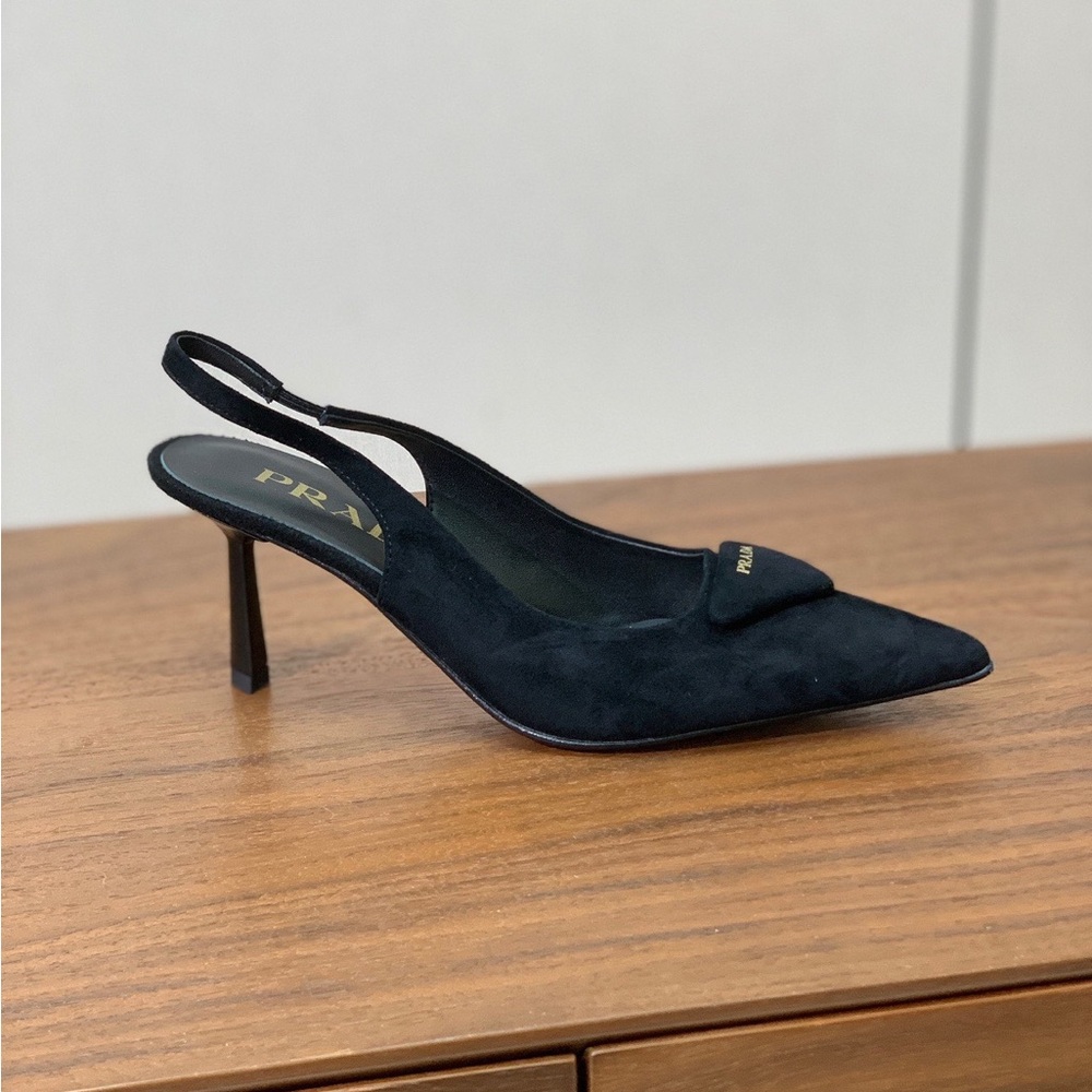 Prada Sophisticated Black Pointed Heels - Picture 4 of 9